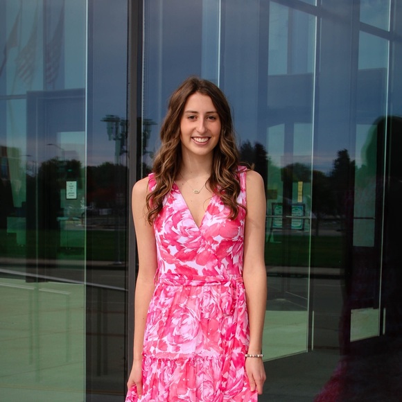 Meet your Posher, Mia - Picture 1 of 1